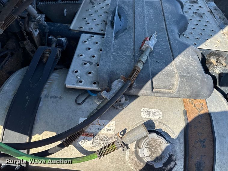 image for item YA2331 2017 Freightliner Cascadia 125 semi truck