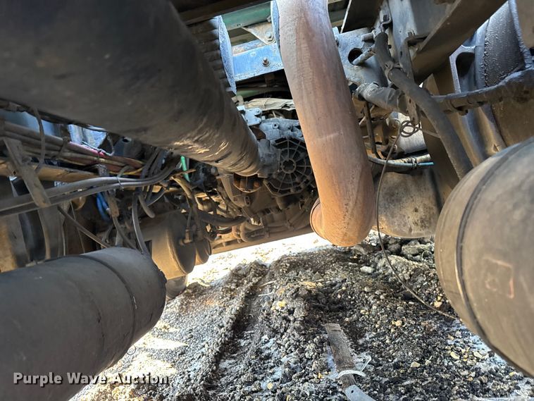 image for item YA2331 2017 Freightliner Cascadia 125 semi truck