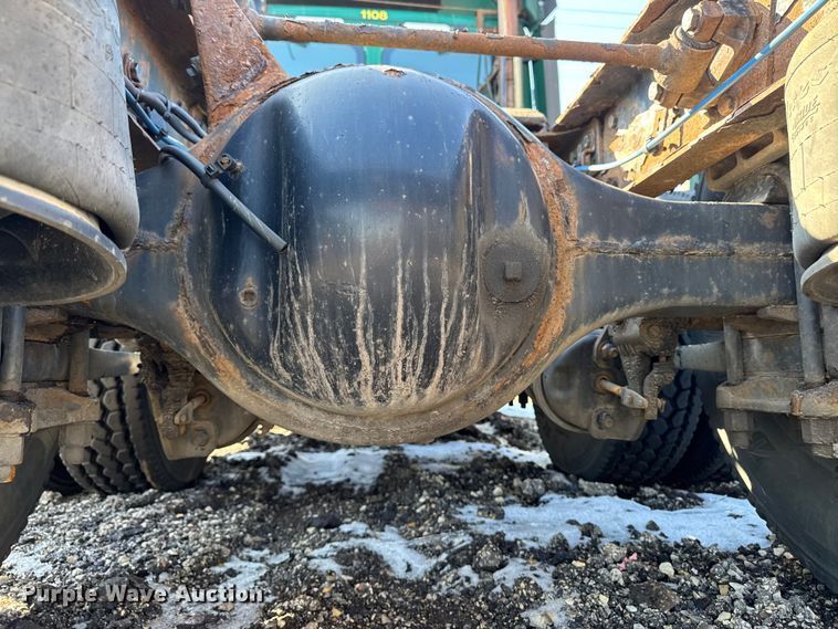 image for item YA2331 2017 Freightliner Cascadia 125 semi truck