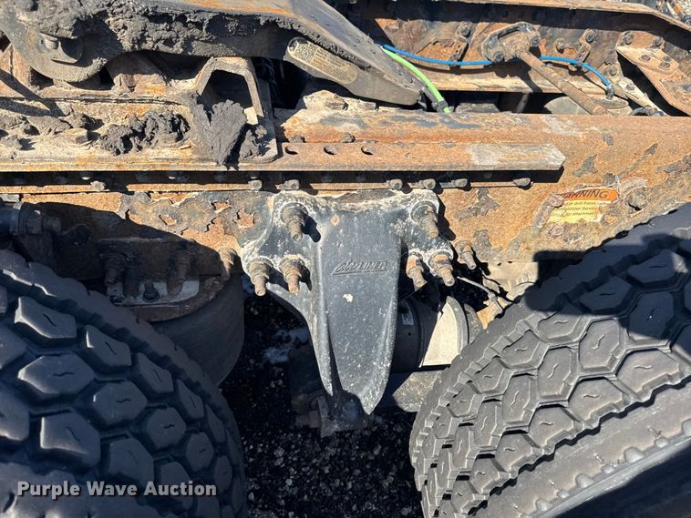 image for item YA2331 2017 Freightliner Cascadia 125 semi truck