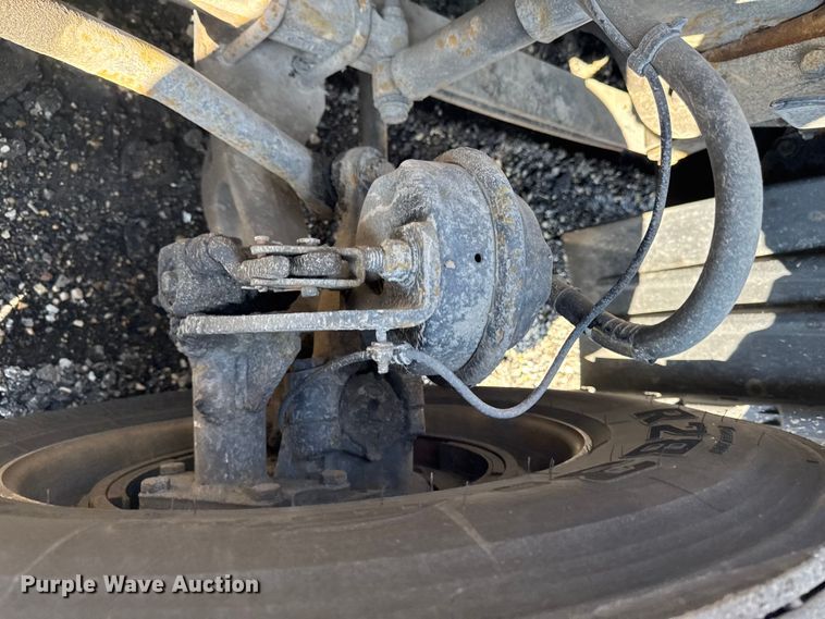 image for item YA2331 2017 Freightliner Cascadia 125 semi truck