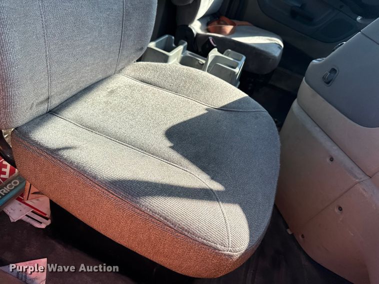 image for item YA2331 2017 Freightliner Cascadia 125 semi truck