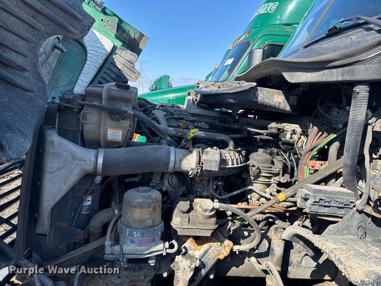 image for item YA2331 2017 Freightliner Cascadia 125 semi truck