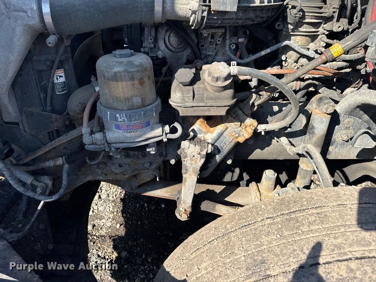 image for item YA2331 2017 Freightliner Cascadia 125 semi truck