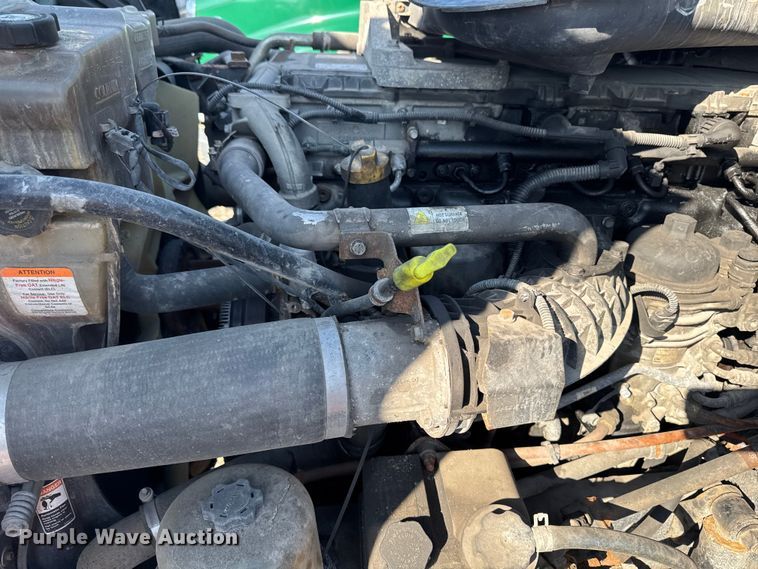 image for item YA2331 2017 Freightliner Cascadia 125 semi truck