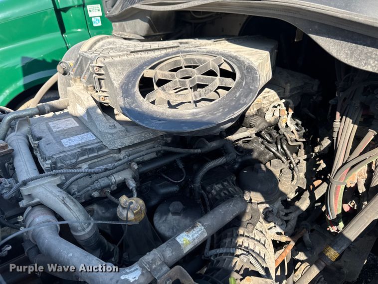 image for item YA2331 2017 Freightliner Cascadia 125 semi truck