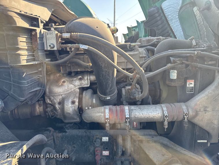 image for item YA2331 2017 Freightliner Cascadia 125 semi truck