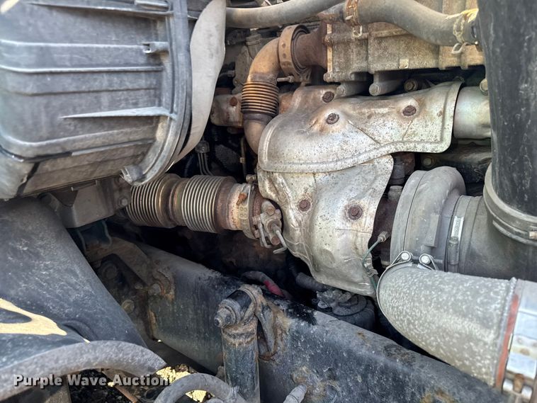 image for item YA2331 2017 Freightliner Cascadia 125 semi truck