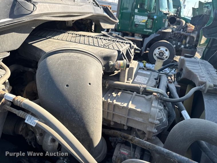 image for item YA2331 2017 Freightliner Cascadia 125 semi truck