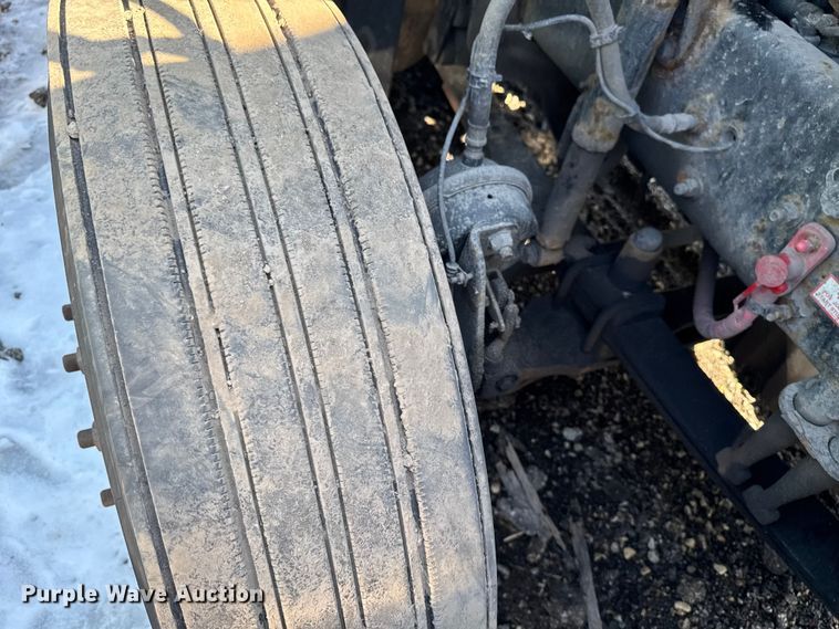 image for item YA2331 2017 Freightliner Cascadia 125 semi truck