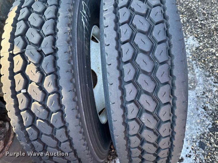 image for item YA2331 2017 Freightliner Cascadia 125 semi truck