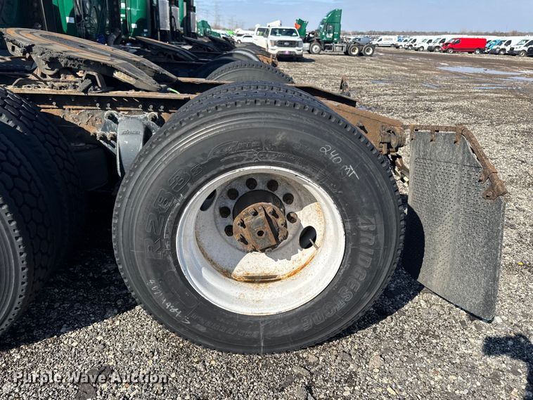 image for item YA2331 2017 Freightliner Cascadia 125 semi truck