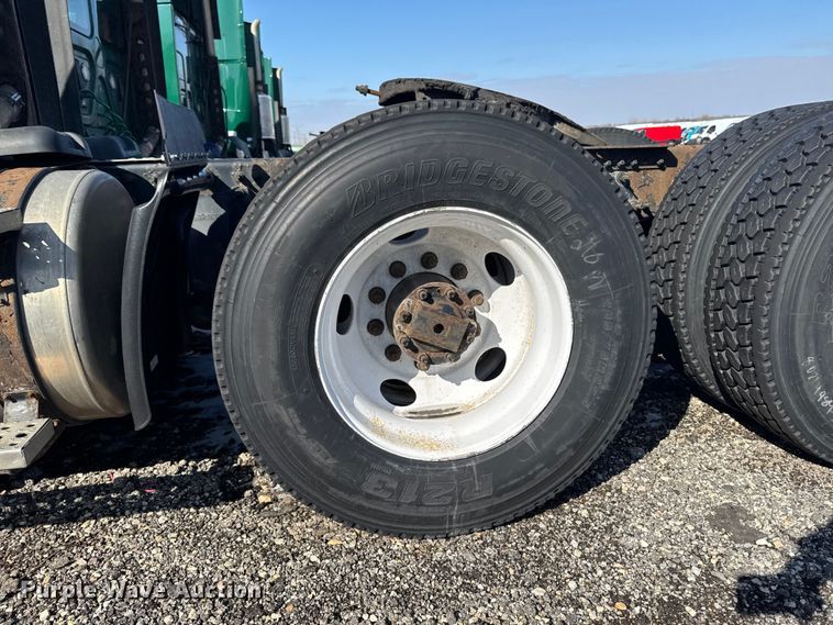 image for item YA2331 2017 Freightliner Cascadia 125 semi truck