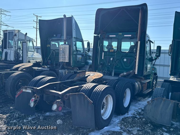 image for item YA2332 2017 Freightliner Cascadia 125 semi truck