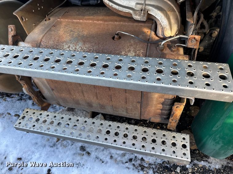 image for item YA2332 2017 Freightliner Cascadia 125 semi truck