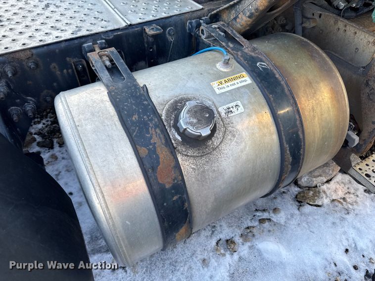 image for item YA2332 2017 Freightliner Cascadia 125 semi truck