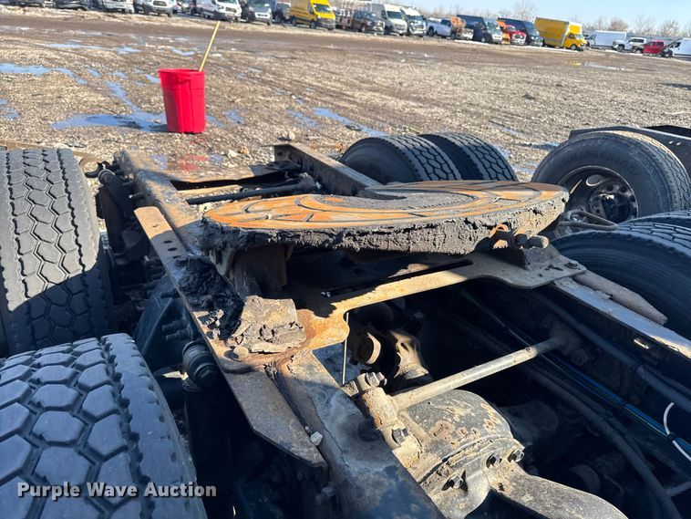 image for item YA2332 2017 Freightliner Cascadia 125 semi truck