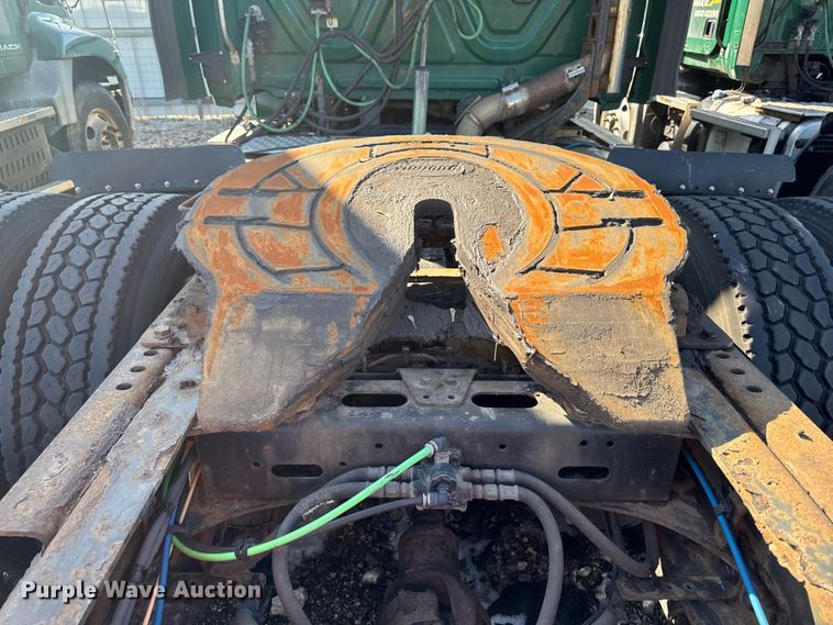 image for item YA2332 2017 Freightliner Cascadia 125 semi truck