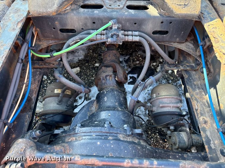 image for item YA2332 2017 Freightliner Cascadia 125 semi truck