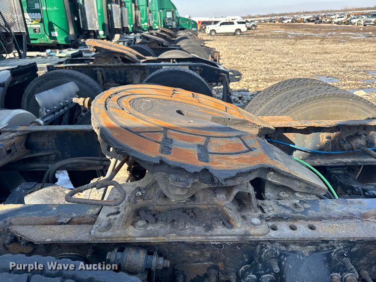 image for item YA2332 2017 Freightliner Cascadia 125 semi truck