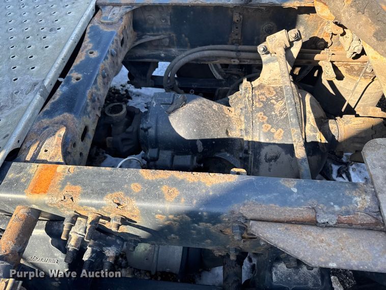 image for item YA2332 2017 Freightliner Cascadia 125 semi truck