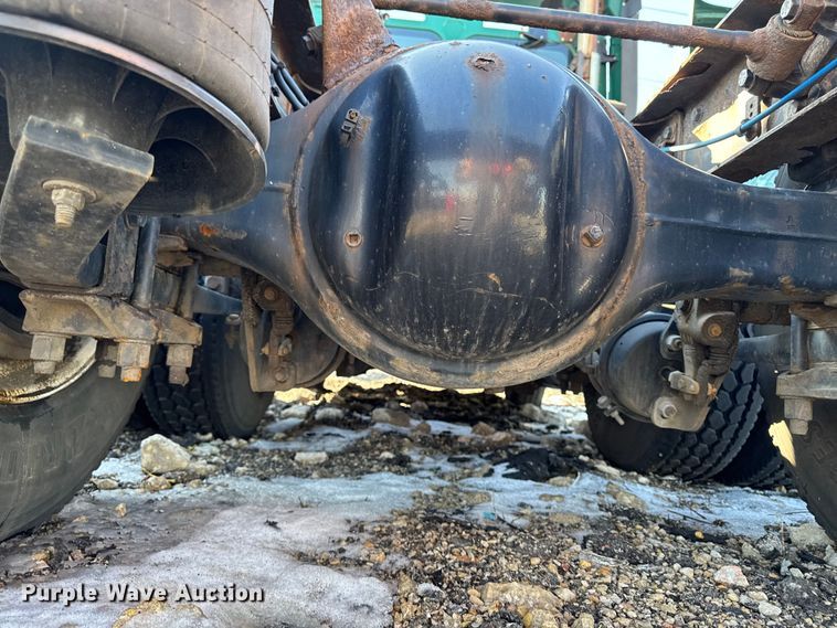 image for item YA2332 2017 Freightliner Cascadia 125 semi truck