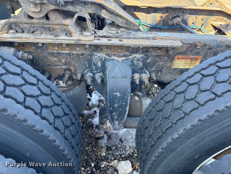 image for item YA2332 2017 Freightliner Cascadia 125 semi truck