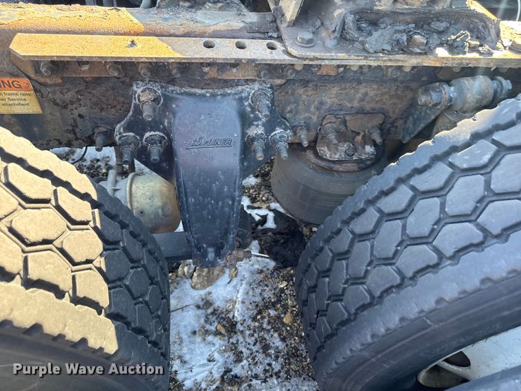 image for item YA2332 2017 Freightliner Cascadia 125 semi truck