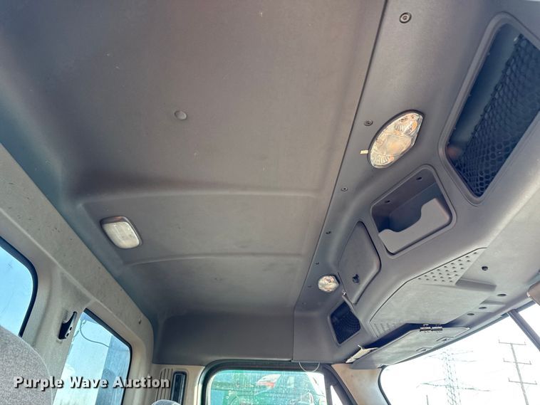 image for item YA2332 2017 Freightliner Cascadia 125 semi truck