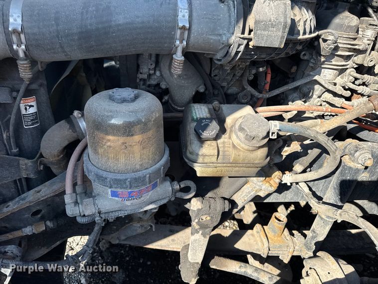 image for item YA2332 2017 Freightliner Cascadia 125 semi truck