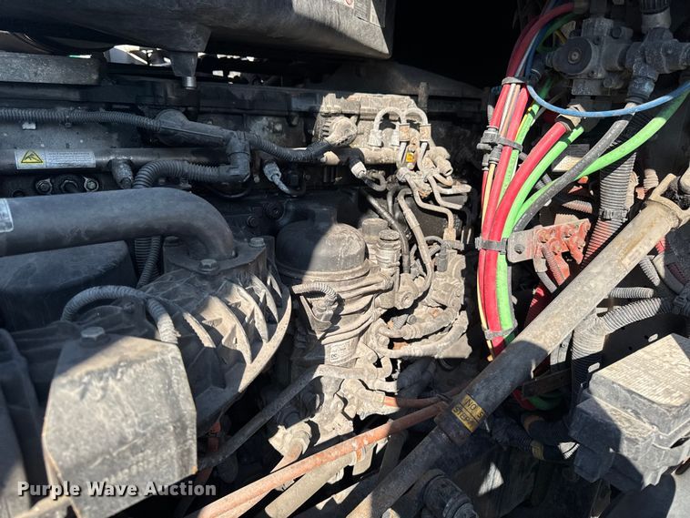 image for item YA2332 2017 Freightliner Cascadia 125 semi truck