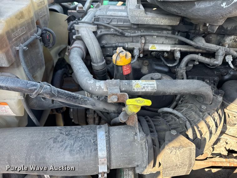 image for item YA2332 2017 Freightliner Cascadia 125 semi truck