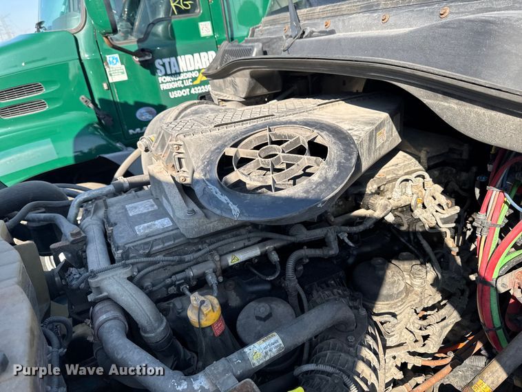 image for item YA2332 2017 Freightliner Cascadia 125 semi truck