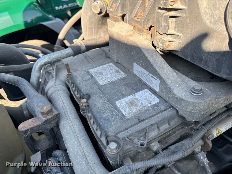 image for item YA2332 2017 Freightliner Cascadia 125 semi truck