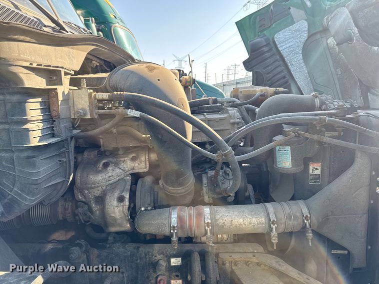 image for item YA2332 2017 Freightliner Cascadia 125 semi truck