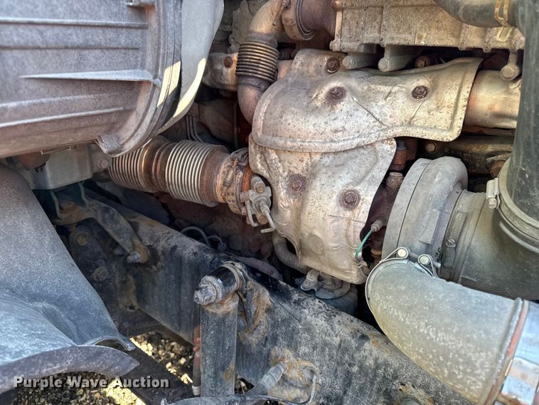 image for item YA2332 2017 Freightliner Cascadia 125 semi truck