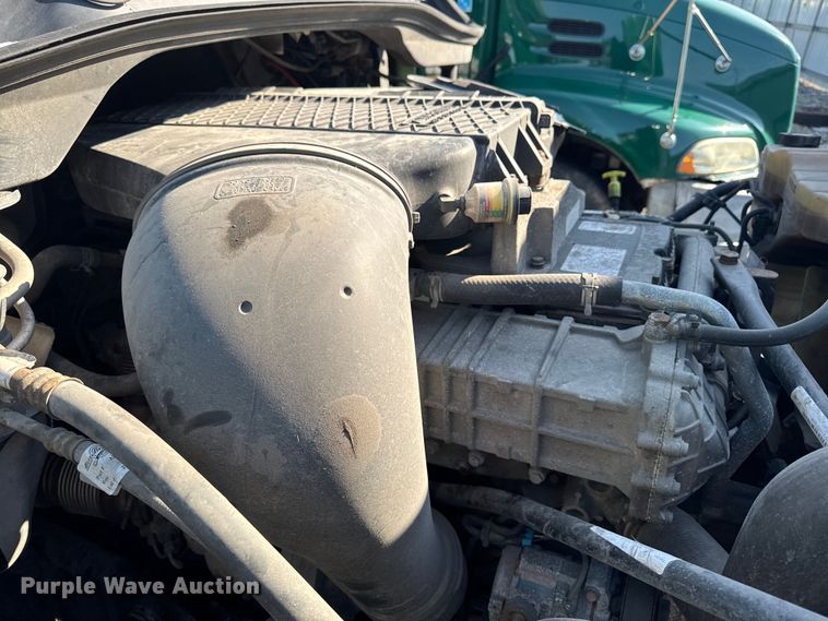 image for item YA2332 2017 Freightliner Cascadia 125 semi truck