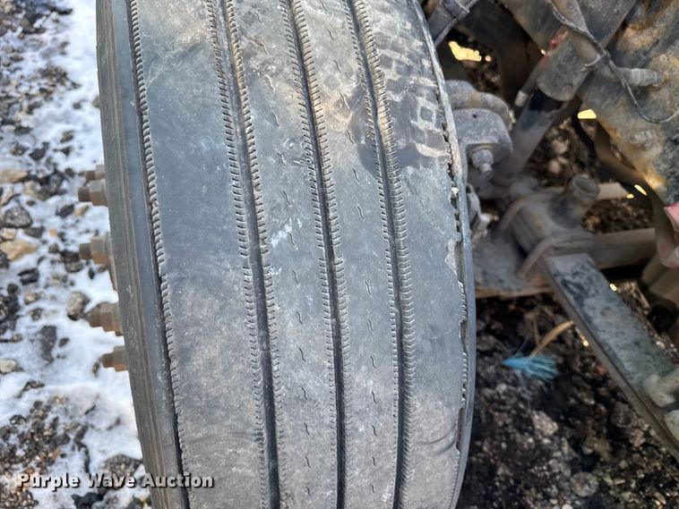 image for item YA2332 2017 Freightliner Cascadia 125 semi truck