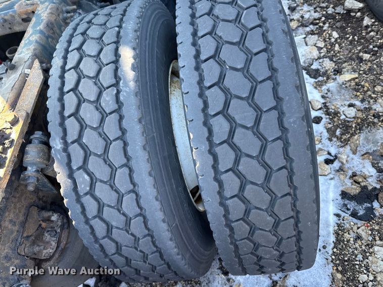 image for item YA2332 2017 Freightliner Cascadia 125 semi truck