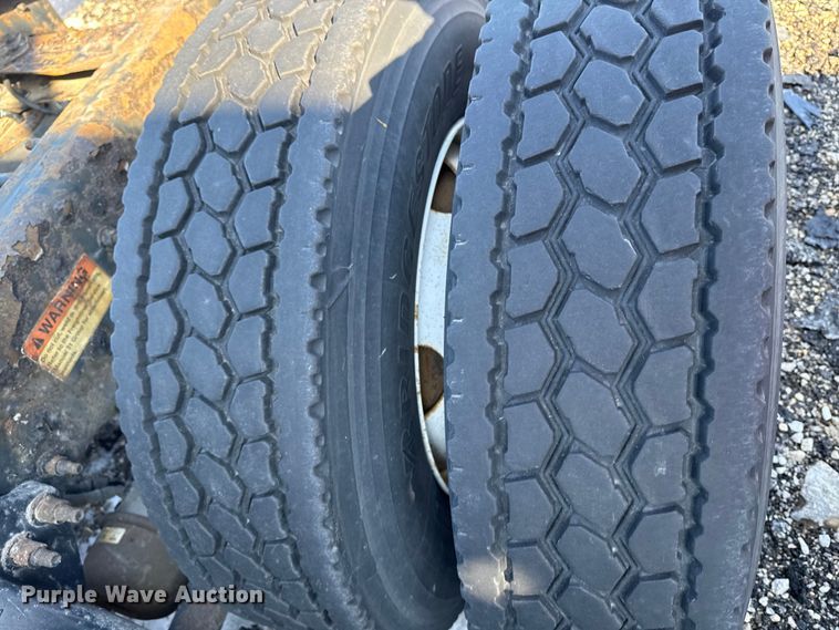 image for item YA2332 2017 Freightliner Cascadia 125 semi truck