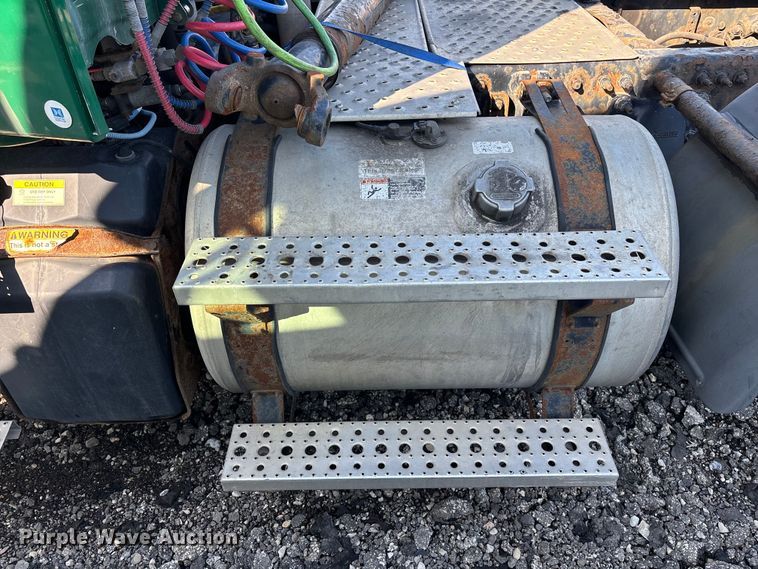 image for item YA2333 2017 Freightliner Cascadia 125 semi truck