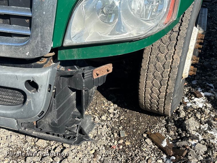 image for item YA2333 2017 Freightliner Cascadia 125 semi truck