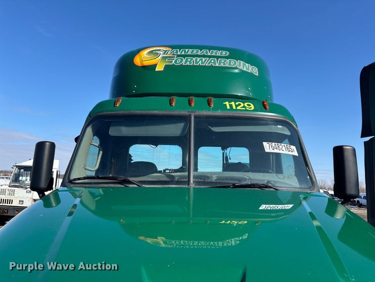 image for item YA2333 2017 Freightliner Cascadia 125 semi truck