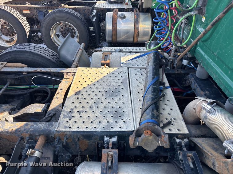 image for item YA2333 2017 Freightliner Cascadia 125 semi truck