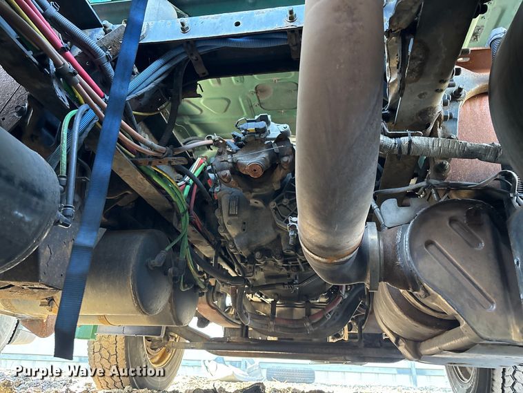 image for item YA2333 2017 Freightliner Cascadia 125 semi truck