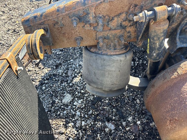 image for item YA2333 2017 Freightliner Cascadia 125 semi truck