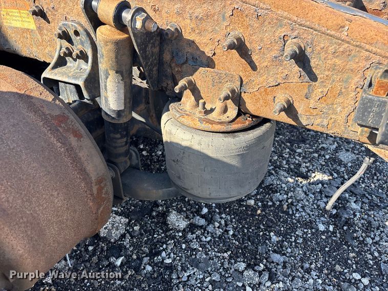 image for item YA2333 2017 Freightliner Cascadia 125 semi truck