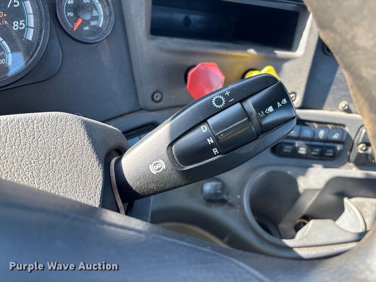 image for item YA2333 2017 Freightliner Cascadia 125 semi truck