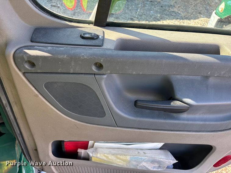 image for item YA2333 2017 Freightliner Cascadia 125 semi truck