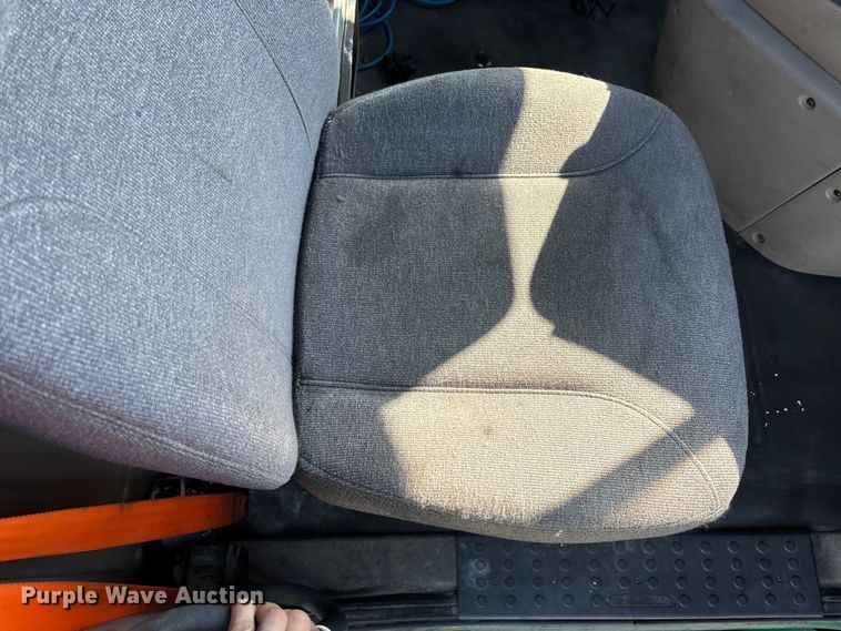 image for item YA2333 2017 Freightliner Cascadia 125 semi truck